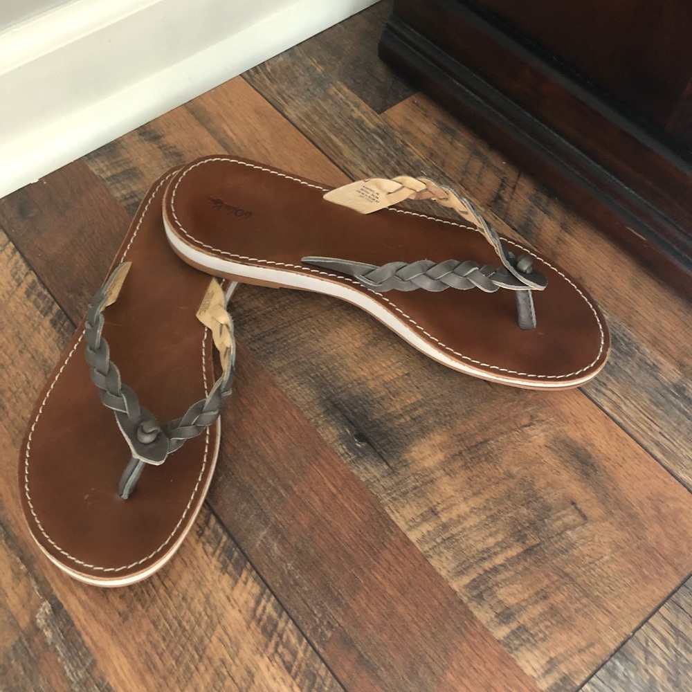 Olu Kai leather flip flops